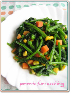 A picture of Spinach and Mixed Vegetables Stir-fried in Butter.