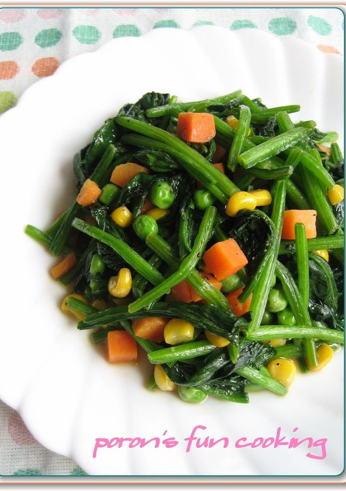 A picture of Spinach and Mixed Vegetables Stir-fried in Butter.