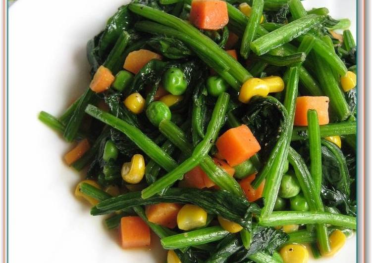 Spinach and Mixed Vegetables Stir-fried in Butter