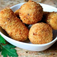 A picture of Potato balls.