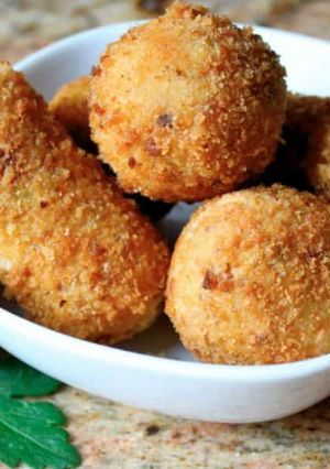 A picture of Potato balls.