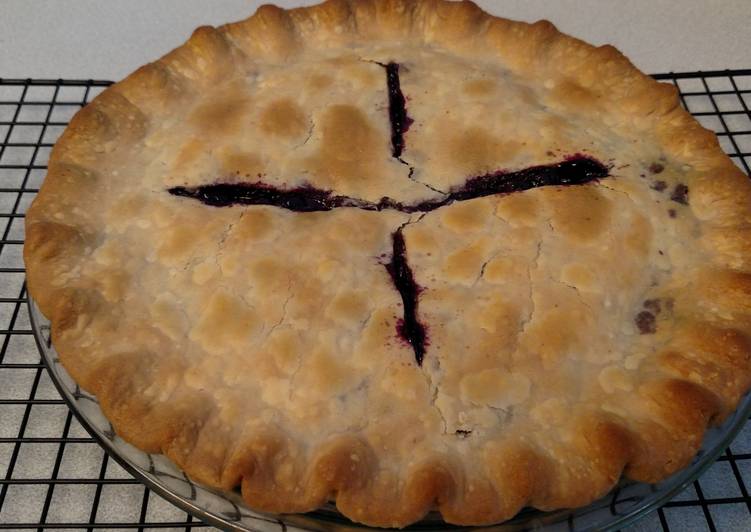 How to Prepare Homemade Mrs. Beacham’s Blueberry Pie