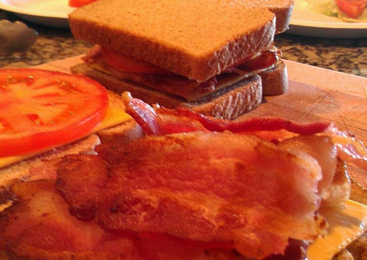 Step-by-Step Guide to Cook Ultimate Bacon Tomato and Cheese Panini