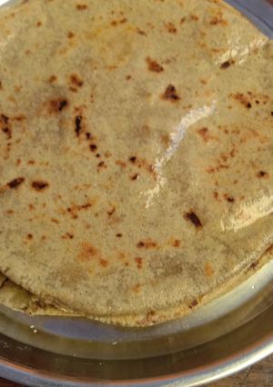 બાજરી ના રોટલા (Bajri Rotla Recipe In Gujarati) રેસીપી મુખ્ય ફોટો
