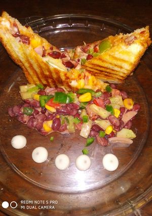 A picture of Protein salad with creamy sandwich.