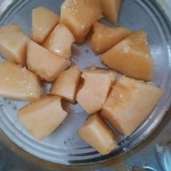 A picture of Simple fruit salad (muskmelon).