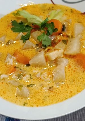 Tejszínes karalábé leves, rizsbetéttel recept fotója