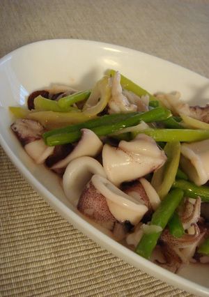 A picture of Simple Stir Fried Squid and Garlic Shoots.