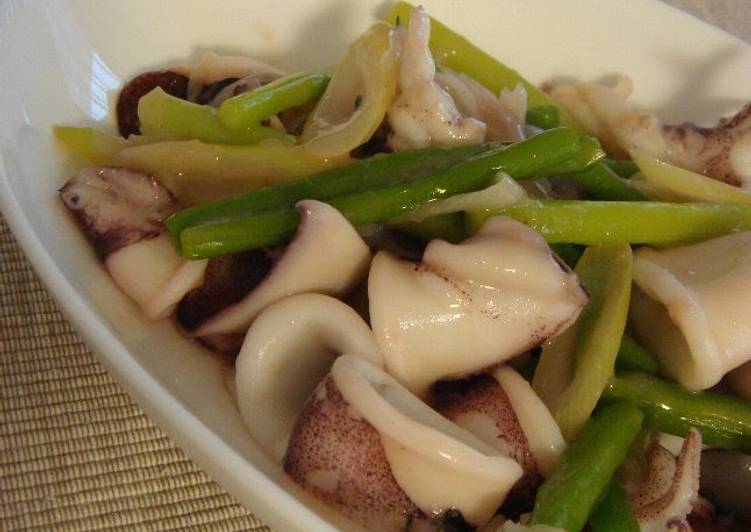 Steps to Prepare Speedy Simple Stir Fried Squid and Garlic Shoots