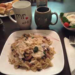 A picture of Bow tie With Mushrooms And Spinach.