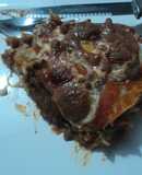 Pastel de tortilla de frijoles con chiles dorado, epazote y queso las Correa