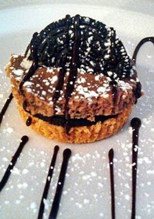 A picture of Chocolate Oreo Cheese Cake Cupcakes.