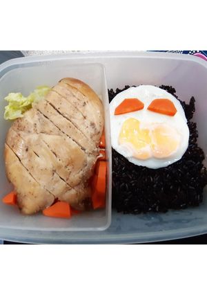 รูปของ ข้าวอกไก่ไข่ดาวน้ำ ด้วยไมโครเวฟ