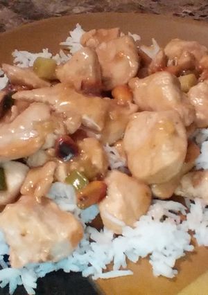 A picture of Kung Pao Chicken.