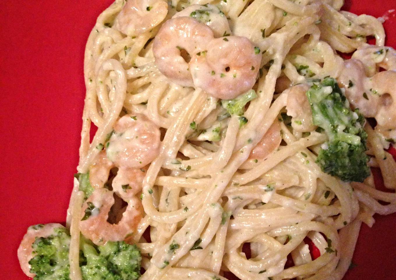 Garlic prawns with broccoli and pasta