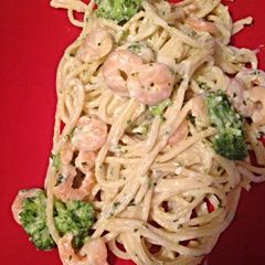 A picture of Garlic Shrimp with Broccoli and Pasta.