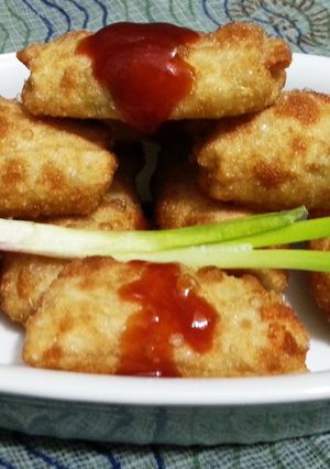 A picture of Cheesy Spring Rolls.