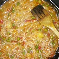 A picture of Fried spaghetti.