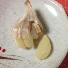A picture of Secret Technique! How to Peel Garlic Easy in a Microwave.