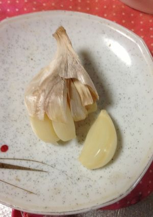 A picture of Secret Technique! How to Peel Garlic Easy in a Microwave.
