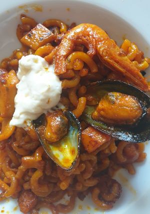 Una foto de Fideuá de marisco 🦐🥘