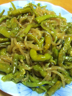 A picture of Sweet and Savory Green Pepper and Shirataki Noodle Stir-Fry.