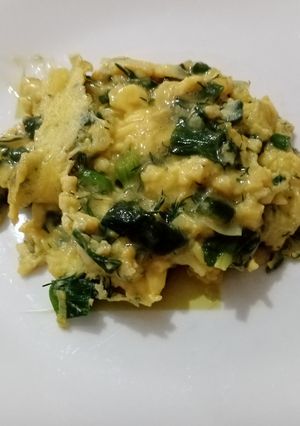O poză a rețetei Omletă cu ceapă verde și mărar.