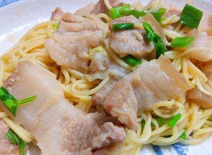 Hình của món Mì xào thịt ba rọi.