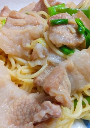 Hình của món Mì xào thịt ba rọi.