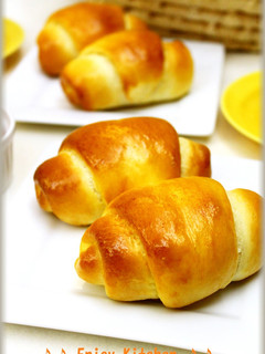 A picture of Light Basic Butter Rolls.
