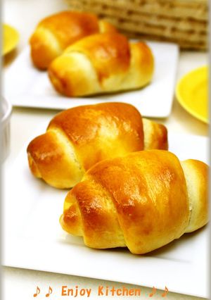 A picture of Light Basic Butter Rolls.