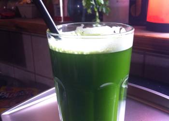 How to Recipe Delicious Fresh Parsley Juice