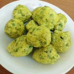 A picture of Methi Gota.