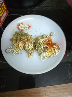 Una foto de Nidos de patata con gulas