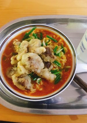 Hình của món Mì cay thịt chiên bột.