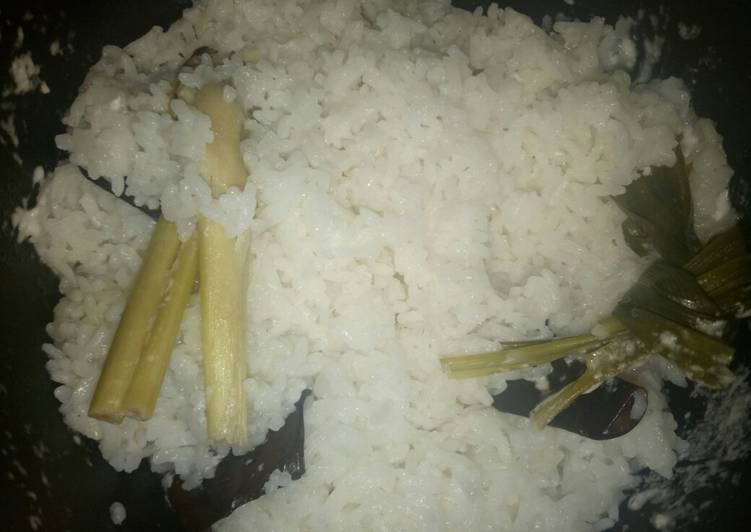 Langkah Mudah untuk Menyiapkan Nasi uduk magic com Anti Gagal
