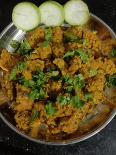 દૂધી ના મુઠીયા (Dudhi Muthia Recipe In Gujarati) રેસીપી મુખ્ય ફોટો