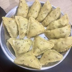 A picture of D and Triangle shape Aloo samosa (store and make).