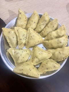 A picture of D and Triangle shape Aloo samosa (store and make).