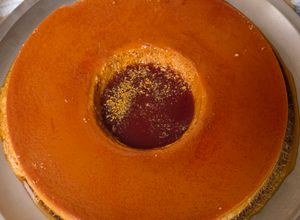 Una foto de Flan de dulce de leche 🍮solo 4 ingredientes 🍮 no necesitás balanza 🍮 ¡argentinísimo! 🇦🇷