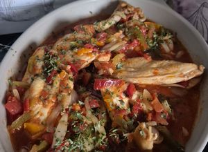Une photo de Poulet basquaise en cocotte