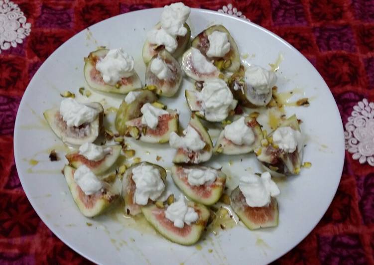 Figs with Honey-Cream and Pistachios