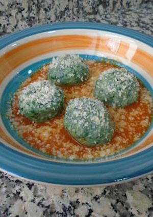 Una foto de Malfatti de espinacas y ricotta o gnudi de espinacas y ricotta