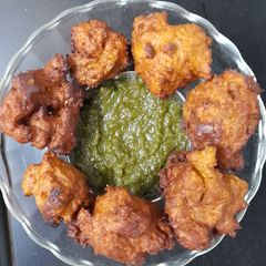 A picture of Dal pakodas with pudina chutney.