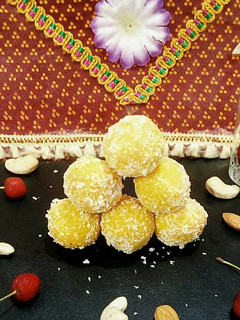 A picture of Mango coconut ladoo.