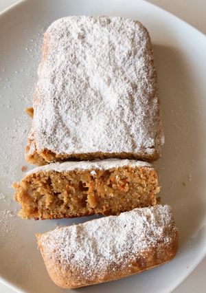 Una foto de Budín de naranja 🍊🌱