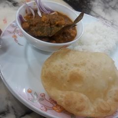 A picture of Chola batura.