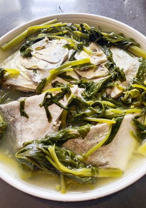 A picture of Pompano Head with Kangkong.