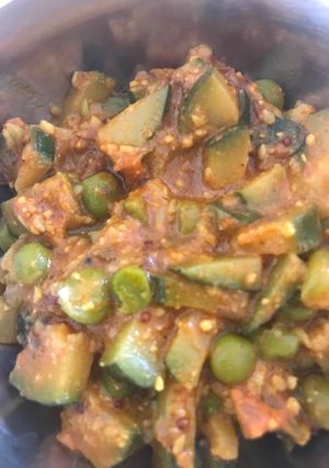 A picture of Zucchini mutter mel.