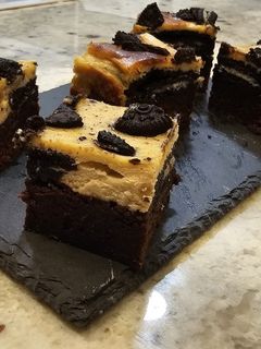 Una foto de Brownie cheesecake de oreo
